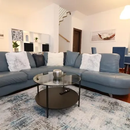 Charming Apartment For 8 - Old Town Bratislava Apartment *