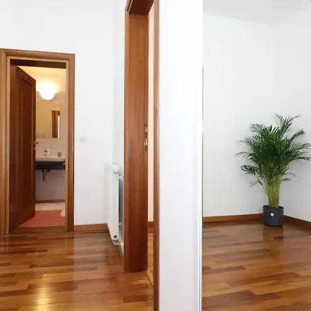 Charming Apartment For 8 - Old Town Bratislava Apartment