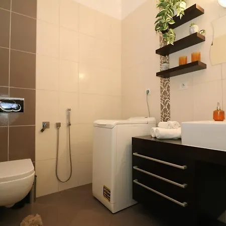 Charming Apartment For 8 - Old Town Bratislava Bratislava