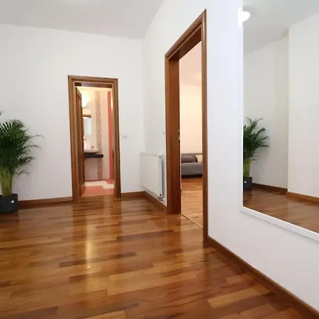 Apartment Charming Apartment For 8 - Old Town Bratislava *